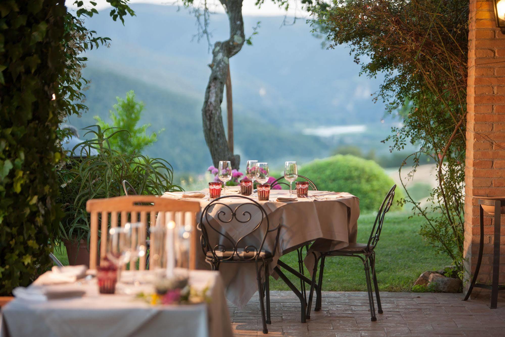 Tenuta Di Canonica Тоди Экстерьер фото