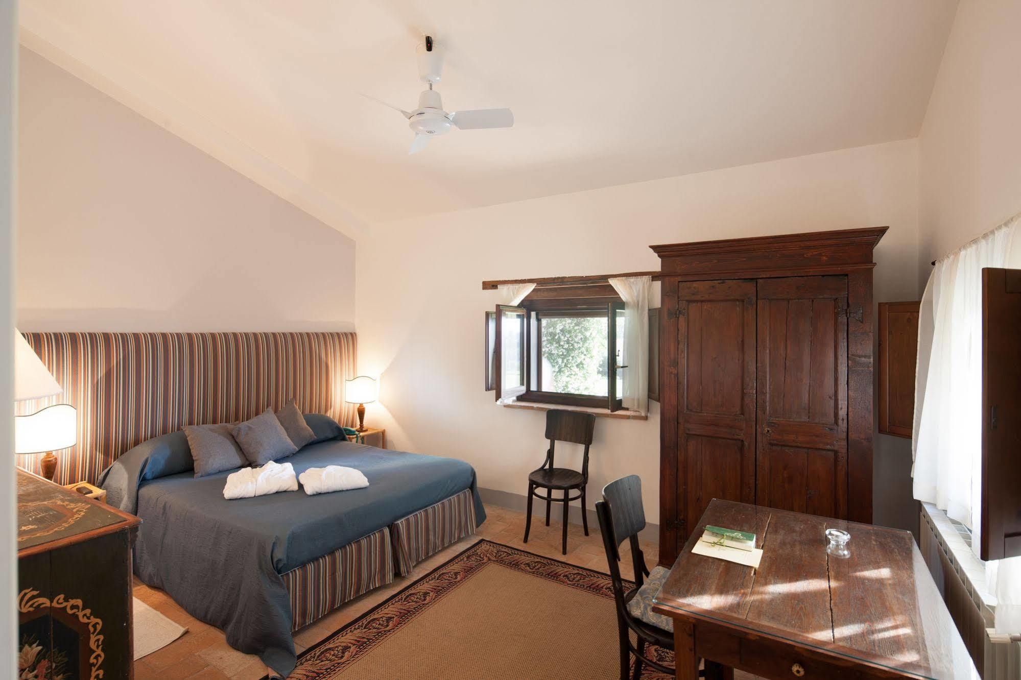 Tenuta Di Canonica Тоди Экстерьер фото