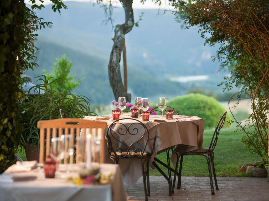Tenuta Di Canonica Тоди Экстерьер фото