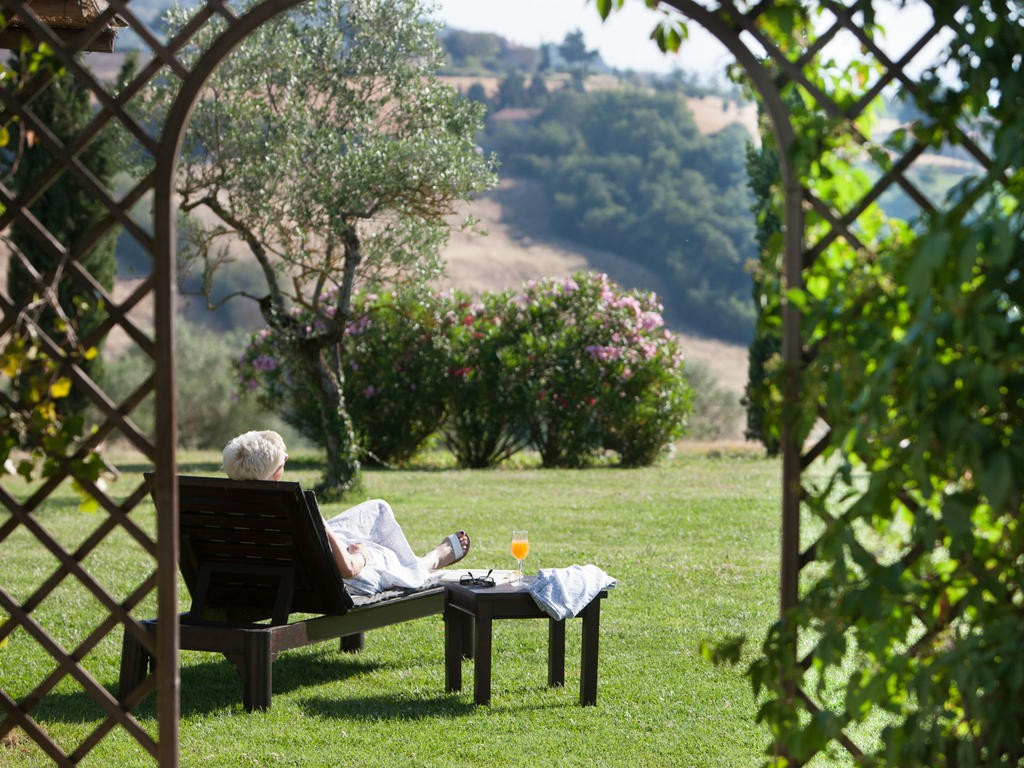 Tenuta Di Canonica Тоди Экстерьер фото